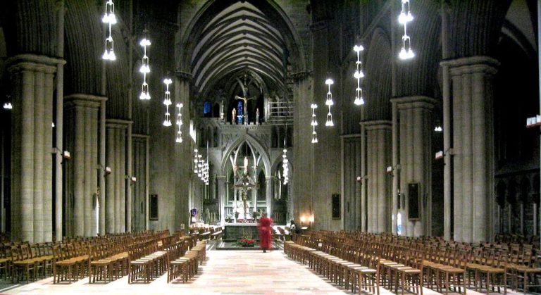 Innenansicht des Nidaros-Doms in Trondheim. Foto: Einar Faanes, GFDL, CC-BY-SA-3.0, via Wikimedia Commons