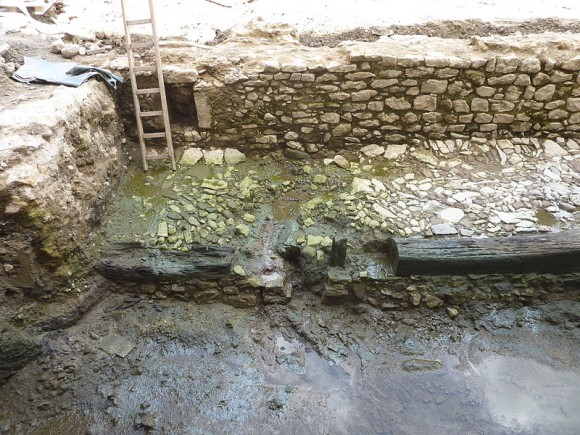 Archäologischer Fund am Römberberg: Hafenmauer aus dem 12. Jahrhundert