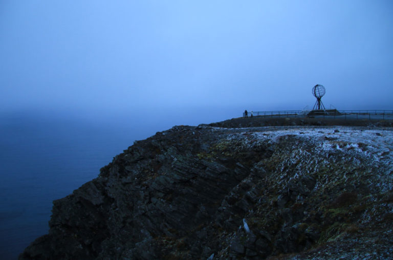 Das Nordkap-Plateau liegt 307 Meter über dem Meer - und selten ist es dort so nahezu menschenleer wie an diesem Tag.