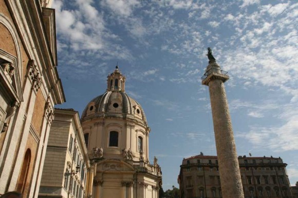 Die Siegessäule des Kaisers Trajan ist im Inneren hohl und hat eine Wendeltreppe 