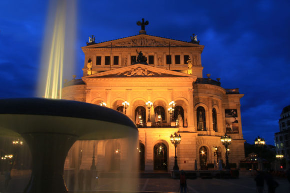 Alte Oper mit automatischem Weißabgeich (AWB). Bild: Monika Gemmer