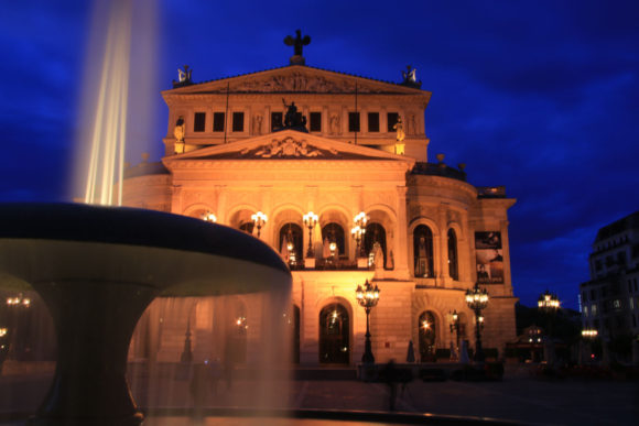 Alte Oper, Weißabgleich Kunstlicht. Bild: Monika Gemmer