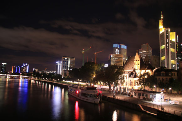 Die Skyline, fotografiert vom Eisernen Steg aus. Bild: Monika Gemmer [exif id="12938"]