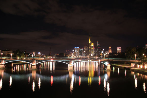 Ignatz-Bubis-Brücke, fotografiert von der benachbarten Flößerbrücke aus. Bild: Monika Gemmer