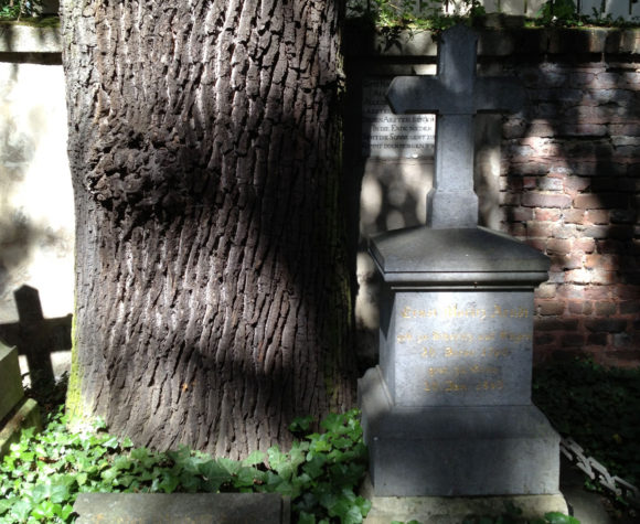 Eher schlicht: Grabstätte des Historikers und Freiheitskämpfers Ernst Moritz Arndt. Bild: Monika Gemmer