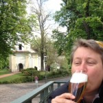 Radlerin mit Radler in Lübars