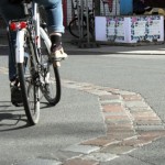 Berliner Mauerweg: Hier verlief die Sektorengrenze. Bild: Dietmar, Lizenz: Berliner Mauerweg: Hier verlief die Sektorengrenze