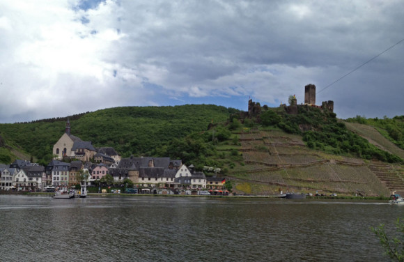 Kulisse mancher  Filmklassiker: Beilstein mit der Burg Metternich.