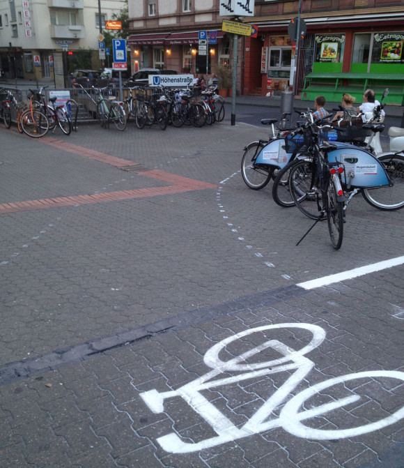 Die Abzweigung an der Höhenstraße ist bereits angedeutet.