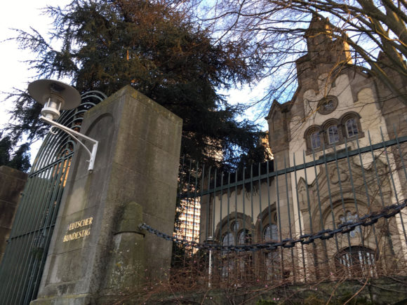 Das Alte Wasserwerk am Rheinufer in Bonn-Gronau, von 1986 bis 1992 Plenarsaal des Bundestages. Bild: Monika Gemmer