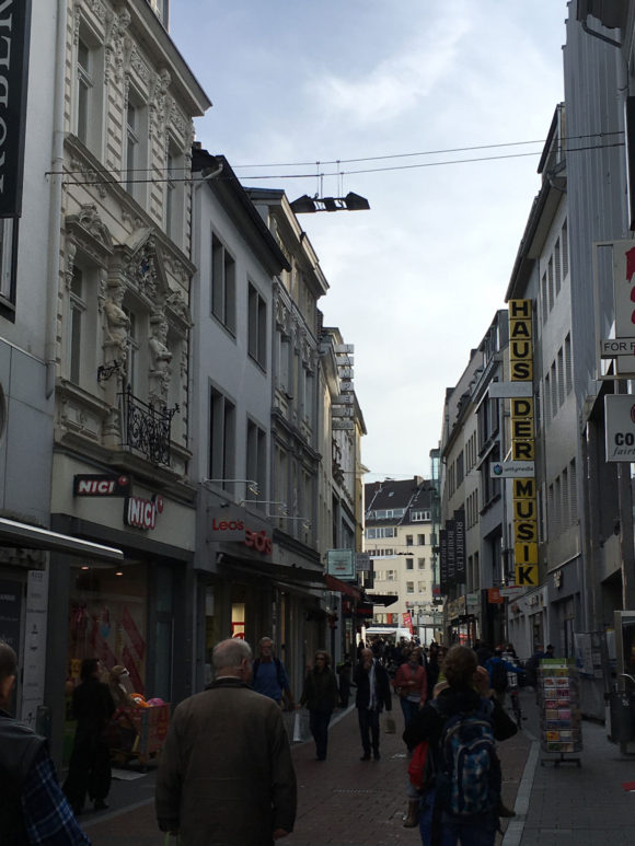 Blick in die Wenzelgasse. Bild: Monika Gemmer